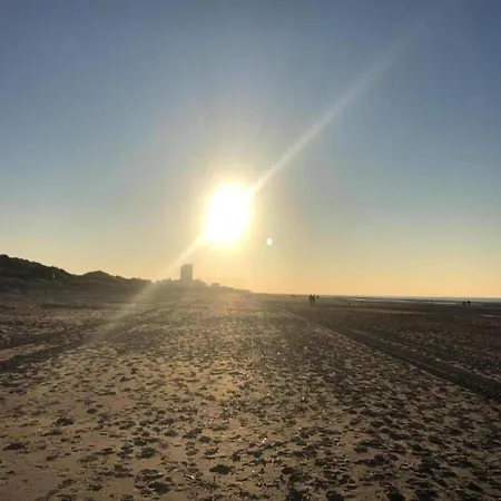 In Near The Sea, Cleaning Included 아파트